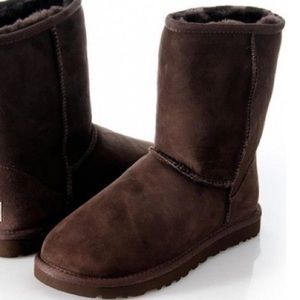 Classic suede round toe pull on boots, like new!
